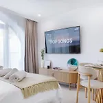 Apartment Modern 1 Bedroom With Terrace And Ac Near In Americas